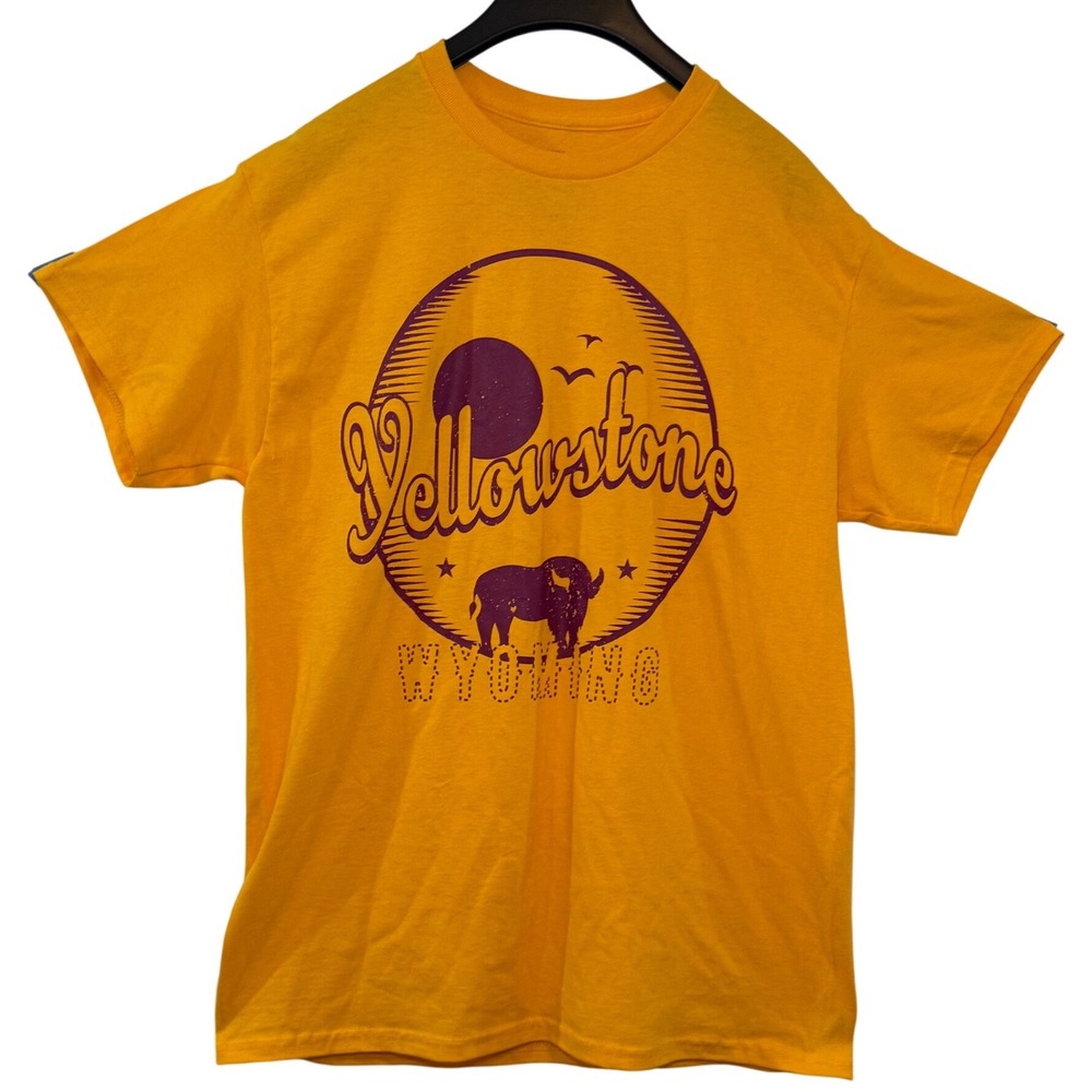 Yellowstone Wyoming Bison Graphic T Shirt Medium Yellow Purple 100%Cotton